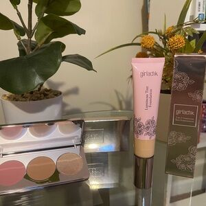 Girlactik set Luminous Tint Foundation - blush me glow face palette